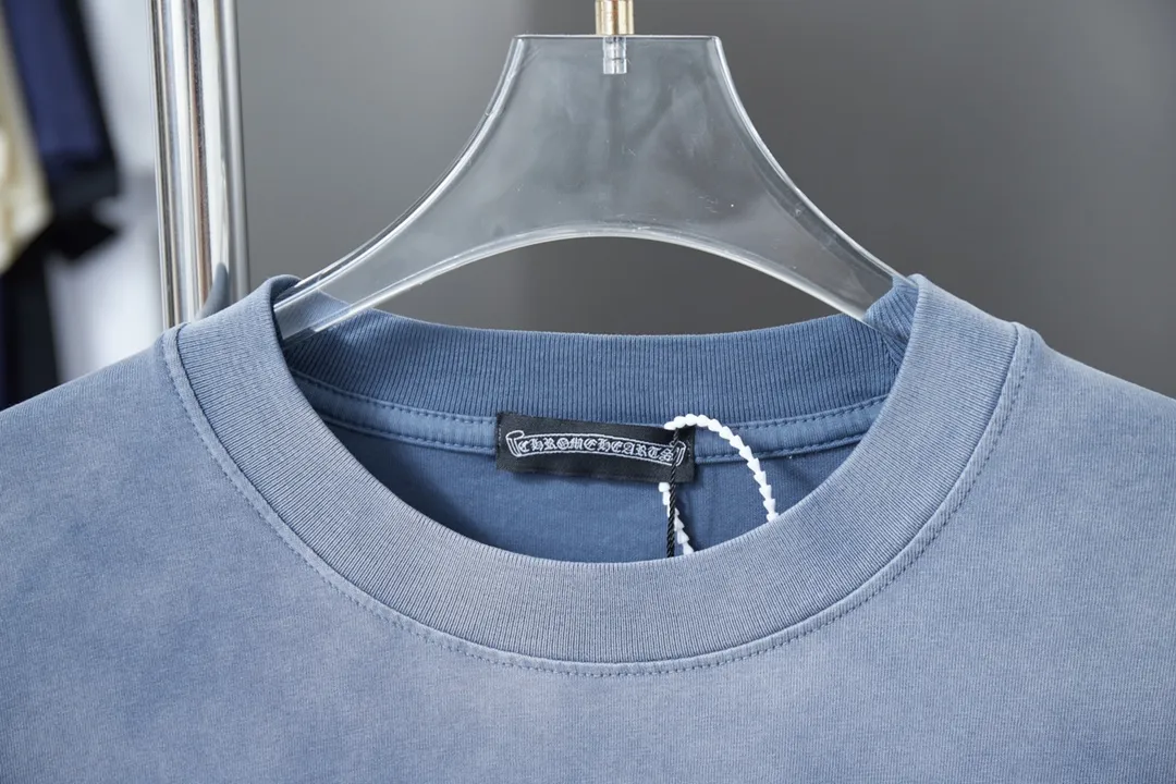 🅿️210 Ch*ome Hearte 25SS early spring new model Three-dimensional thick version of Croix heart logo short sleeves Light luxury essential item for daily commuting for men and women Correct version Welcome to compare Detailed features · 320g 100% pure cotton double yarn jersey fabric · Custom dyed in the same vat with special thickened 32 pieces double-ply 1X1 thread · Three-dimensional thick version of Croix heart logo printing · Ready-to-wear dyeing Then do the faded fried snowflake process, then wash it to make it look old · General washing to improve the effect · Double-needle stitching and cross-stitch process · Original main mark, washed tag, brand moisture-proof paper packaging Color: white/black/green/blue Size: S/M/L/XL